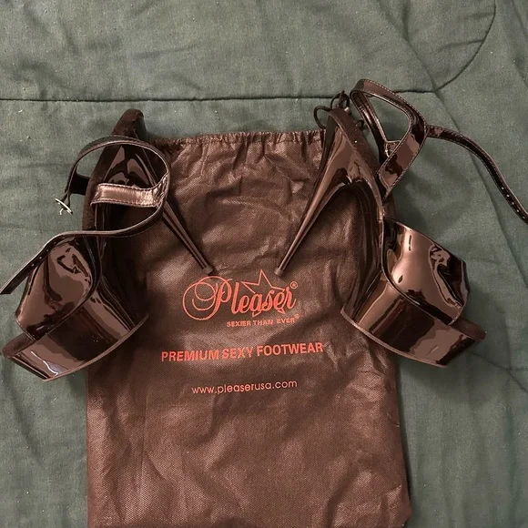 Elegant Black Platform Heels - Picture 11 of 11